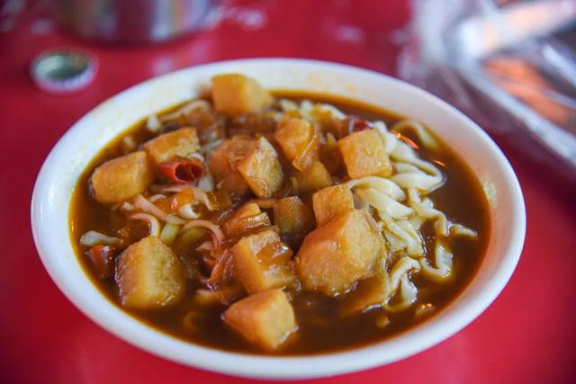 最懂松弛的北京中产，在内蒙玩得太“土”了