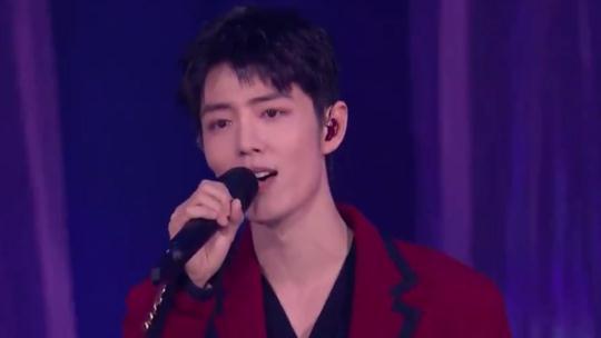 知名女星司机被曝在高速路上倒车 跟车粉丝竟还效仿？警方已介入调查！