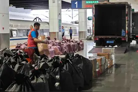 “双十一”临近，深圳站单日收发高铁快件“大包”近3000个图片