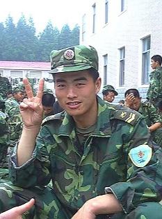 “兵支书”倒挂30多分钟救坠井村民
