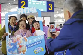 横跨5省去踏青！2025年山东首趟银发旅游专列烟台启程图片