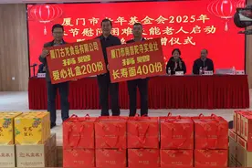 向全市523位困难失能老人发放88.3万元护理补助金图片