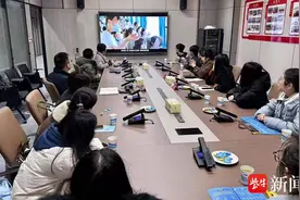 下车即“上岗”，高校驶来“就业直通车”，安了毕业生的心图片