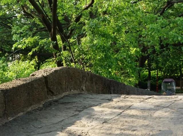 周末踏古计划：来昆明这座百年古桥，当一回画中人