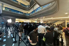 iPhone 15系列发售：Pro原色版最受欢迎，黄牛加价程度不及去年图片