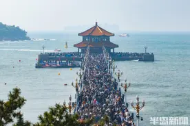 半岛聚焦丨相约山海，定格精彩！五一假期首日，青岛“人气爆棚”图片