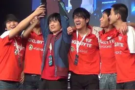 第九艺术观察间｜ 电竞赛场上的“老骥伏枥”VS“青春无敌” 背后终究是曾经的回忆图片