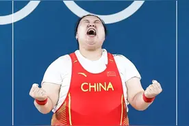 第40金！中国创境外奥运参赛最佳战绩，李雯雯夺冠后举起教练图片