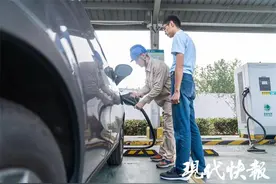 缓解出行“里程焦虑”，南京持续优化电动汽车充电服务图片