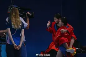 自信满满！全红婵拿捏手势图片