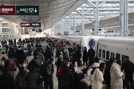 国铁昆明局增开昆明至大理、富宁方向动车图片