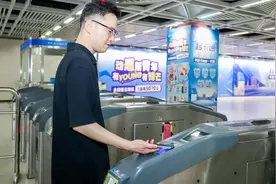 无电无网也能刷手机乘车，数字交通卡落地武汉图片