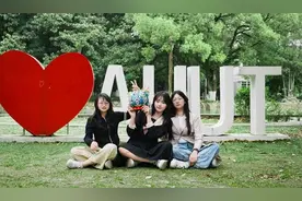 仨理工科女生易拉罐巧做“凤冠”变废为宝图片