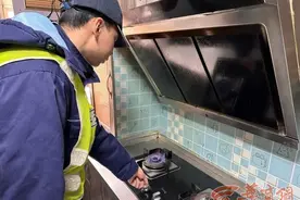 保障春节期间燃气供应和安全运行 市民咨询报修可联系燃气管家图片