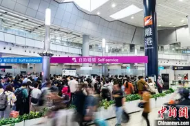 香港公众假期现中国内地游小高峰图片