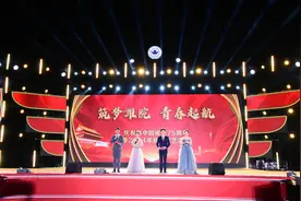 潍坊学院举办2024年迎新文艺演出图片