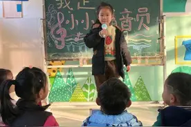 幼儿园里响起新闻播报，孩子们争当小小播音员图片