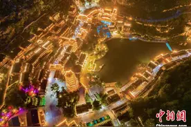 航拍兴义峰林布依景区夜景美图片