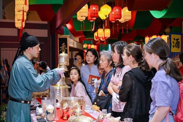 国庆长假8天：申城这些图书馆到馆几十万人次，博物馆有展览刚落幕，也有新展推出