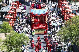 清明上河园“五一”迎客 宋韵风情引游人图片