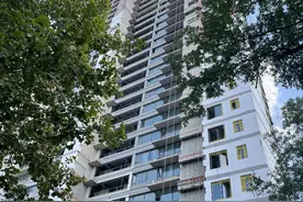 花百万买学区房却上不了，房企延期交付，70余名孩子上学遇难题图片