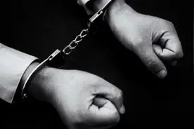 与人合谋“出老千”赌博被发现，男子持刀伤人获刑7年图片