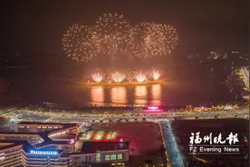 星空为幕江水为景 福清元宵大型焰火秀震撼上演图片