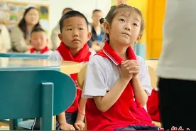 贵州大山里的乡土课图片