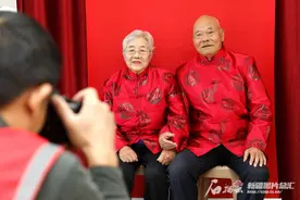 重阳节礼物！乌鲁木齐这个社区为老人补拍结婚纪念照图片