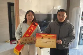 光荣之家再添新喜，“四有”优秀士兵喜报送到家图片