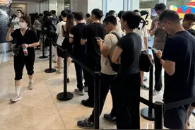 iPhone 16首发现场人气仍旺，二手仅ProMax金色仍有市场图片