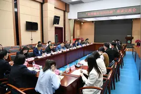 安医大校长与学生畅谈如何做有用的科研图片