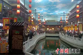 河南开封：迎接客流高峰 全力服务游客图片