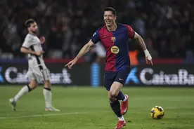 体坛联播｜巴萨豪取西甲八连胜，洛夫顿停赛2场罚款5万图片