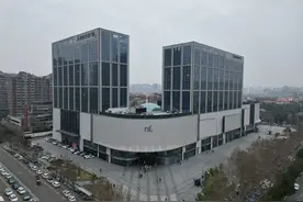 胖东来深夜公告！所有门店腊月二十八延长营业时间图片