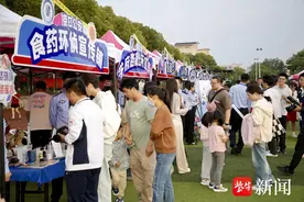 将反诈密码写进大学生的青春记忆里 出道即顶流！镇江公安把安防宣传做成了演唱会图片