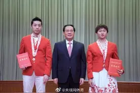 上海举行奥运全运总结表彰 许昕获颁杰出成就奖图片