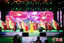 川渝湘黔鄂五省份艺术家齐聚重庆 特色民歌唱响秀山图片