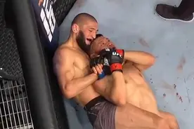 UFC战报：李景亮开场被绞，首回合即遭奇马耶夫降服图片