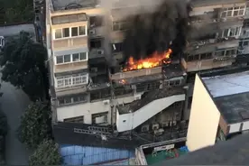河南郑州一洗浴中心员工宿舍起火，致3人死亡图片