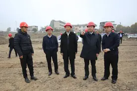 【今日关注】李刚张定超到钟山区调研新型城镇化和城市更新工作图片