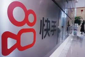 90后男生在快手卖JK 单日最高营业额超百万图片