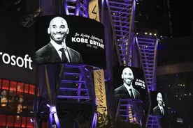 离去的科比仍在恩泽妻女，我们也该送去祝福，何必道德捆绑一辈子图片