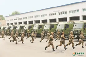 铁骑驰骋永向前！“天路”见证着高原汽车兵的光荣和梦想图片