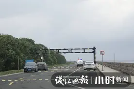 喊了那么多遍，还是出事了！今天凌晨，杭州江边有人抢潮头鱼被卷走图片