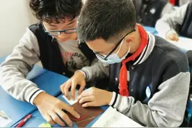 有一群数学老师，他们摒弃刷题、大开“脑洞”，把数学课变得不一样……图片