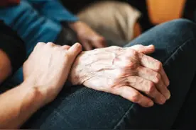 快报大健康 | 七旬老人浑身疼，竟是抑郁症图片