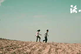 王小帅新片《沃土》官宣演员阵容 咏梅祖峰加盟图片