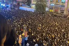 武汉一地超两千人观看EDG夺冠，造成安全隐患！3人被拘留图片
