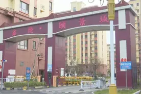 不买车位就不让进小区？合理合法吗？图片